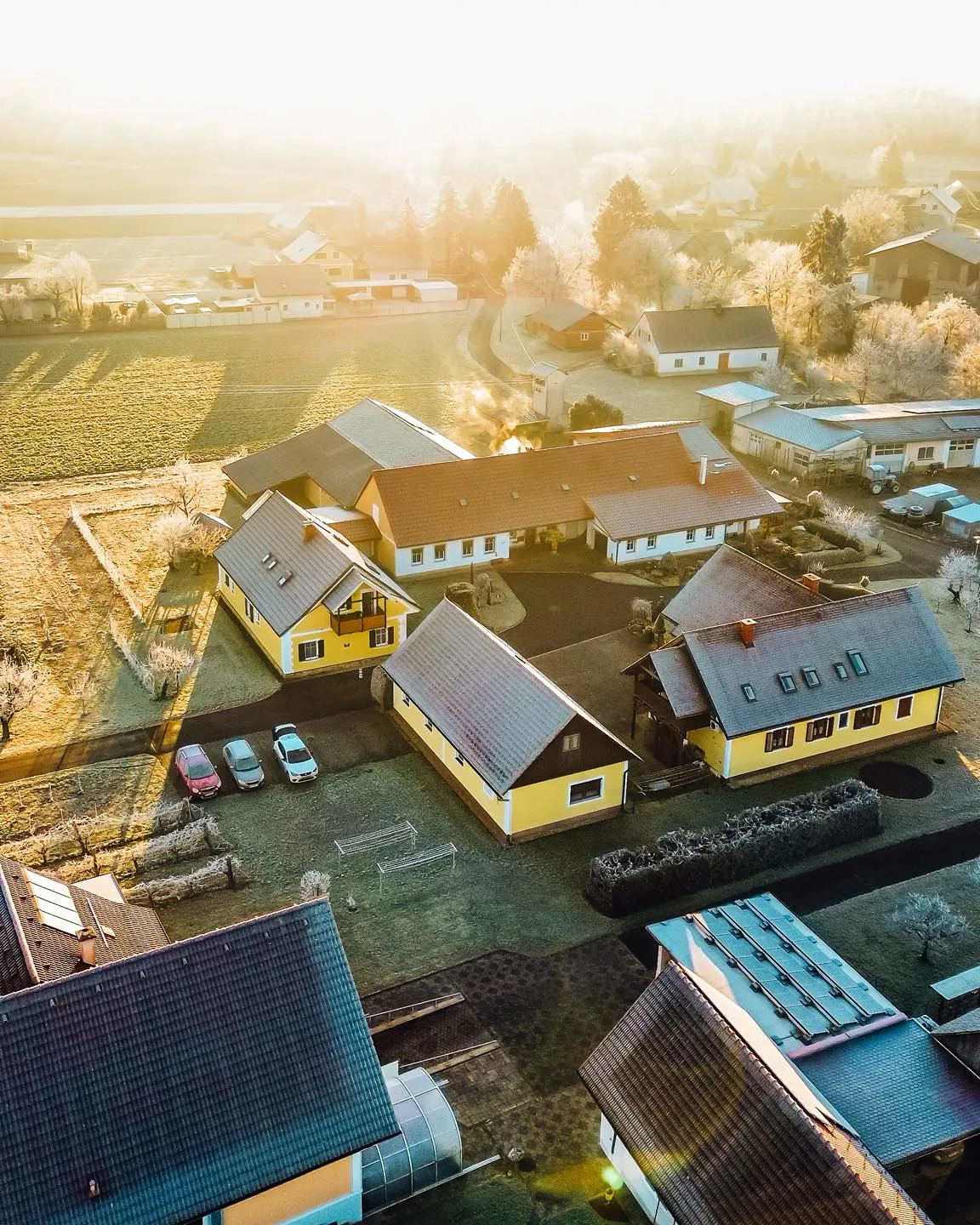 Der Ferien- und Kürbishof Majczan in Sicheldorf aus der Luft